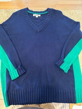 Boden women's Navy VNeck Sweater with Emerald Green Accents Size M